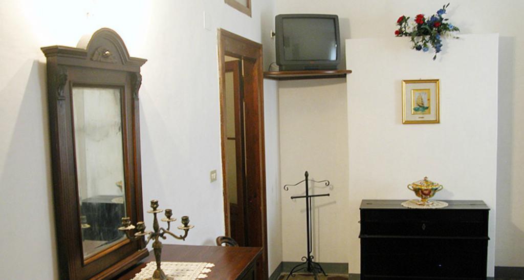 מלון טרווי Residenza Sant'Emiliano מראה חיצוני תמונה