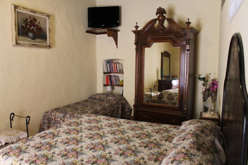 מלון טרווי Residenza Sant'Emiliano מראה חיצוני תמונה